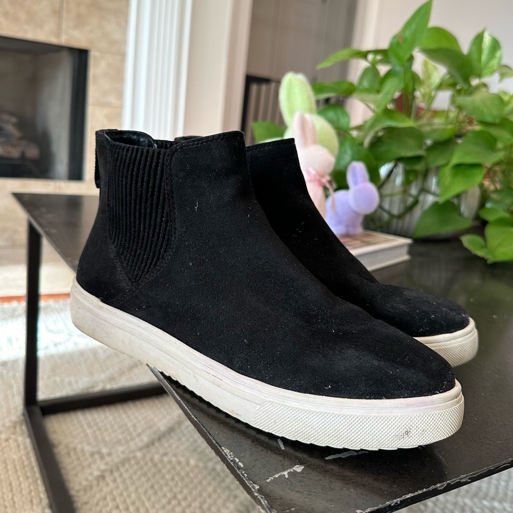 Steve Madden slip on sneakers!